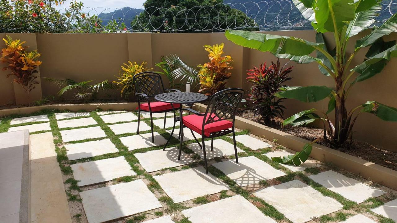 Whispering Palms Apartment Bel Ombre Екстериор снимка